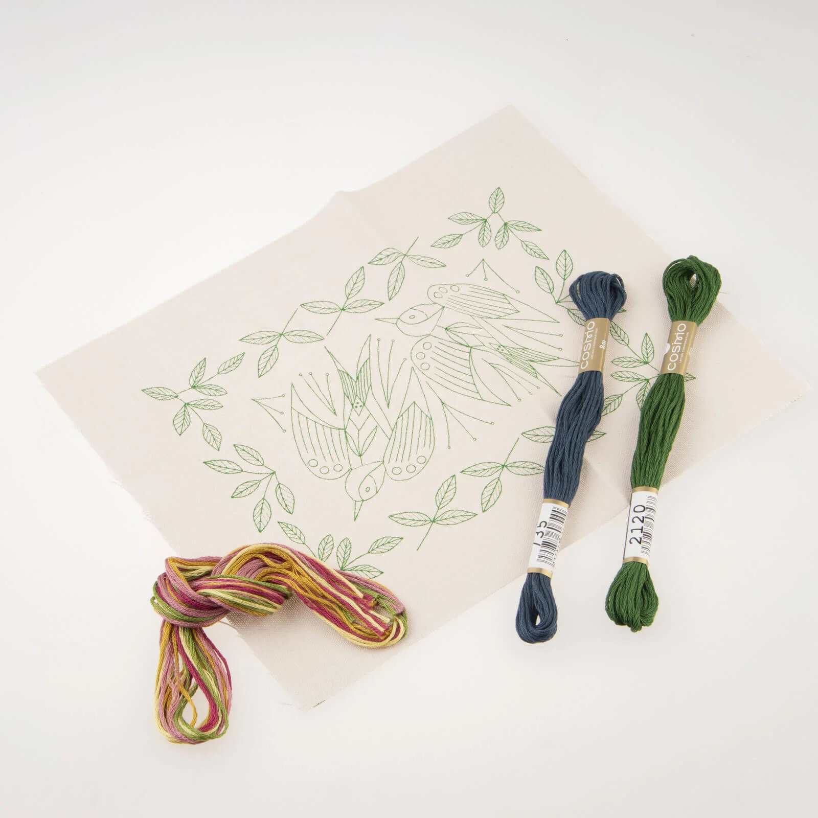 Kit de bordado "Golondrinas", diseñado por Alice Makabe para Cosmo - Image 4